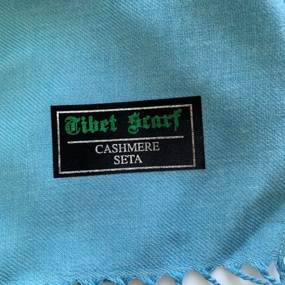 Bundle of 2 large scarves - Picture 5 of 6